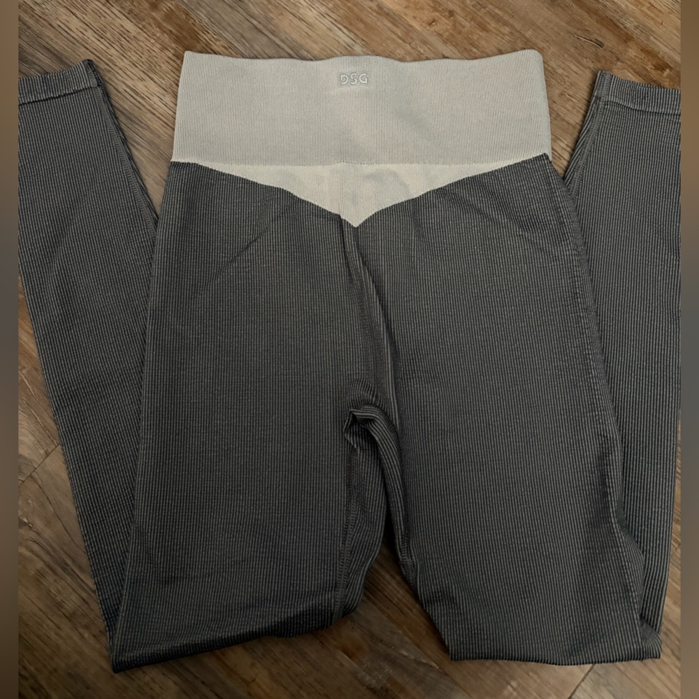 DSG women’s Gray and Cream Yoga Pants